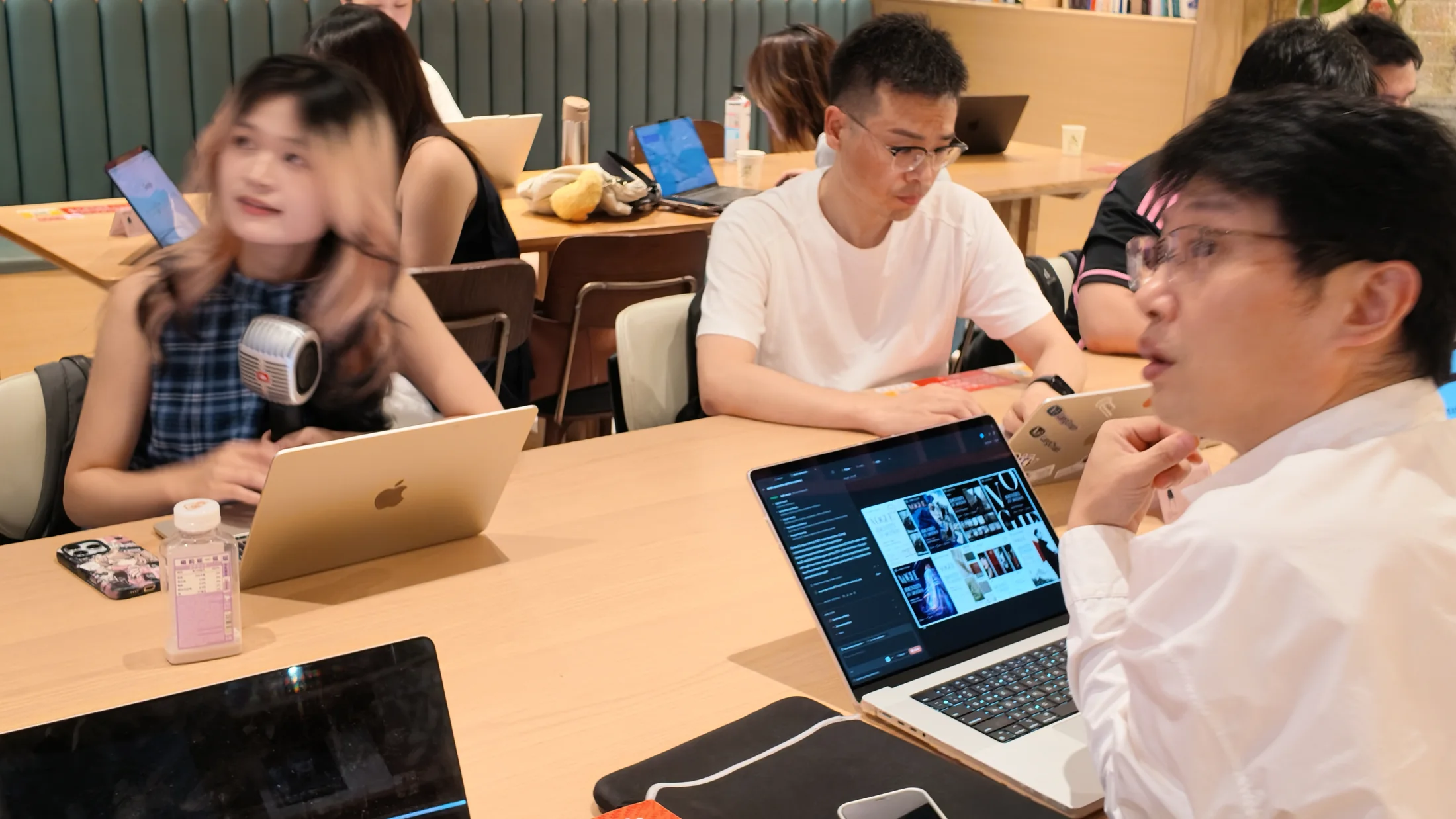 Participants building their own projects during the hands-on portion of the Shanghai workshop.